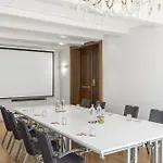 أن إتش كوليكشن باربيزون بالاس