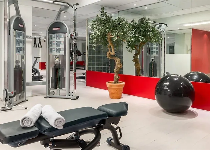 فندق أن إتش كوليكشن باربيزون بالاس 5*