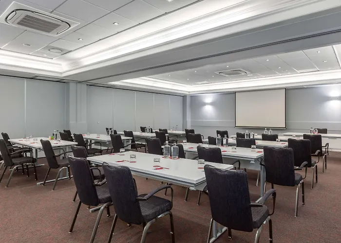 فندق أن إتش كوليكشن باربيزون بالاس