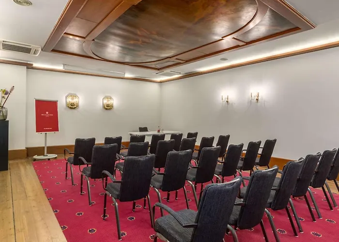 أن إتش كوليكشن باربيزون بالاس